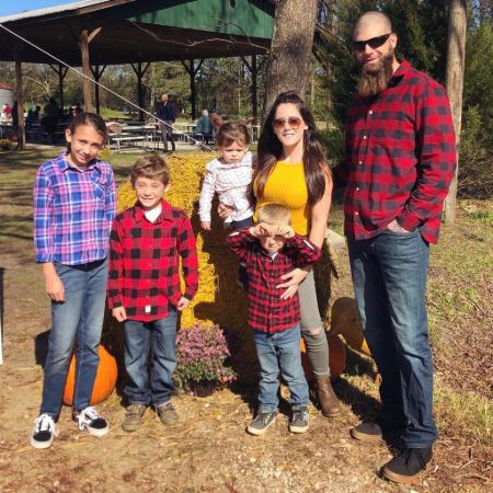 jenelle and david with their4 kids 